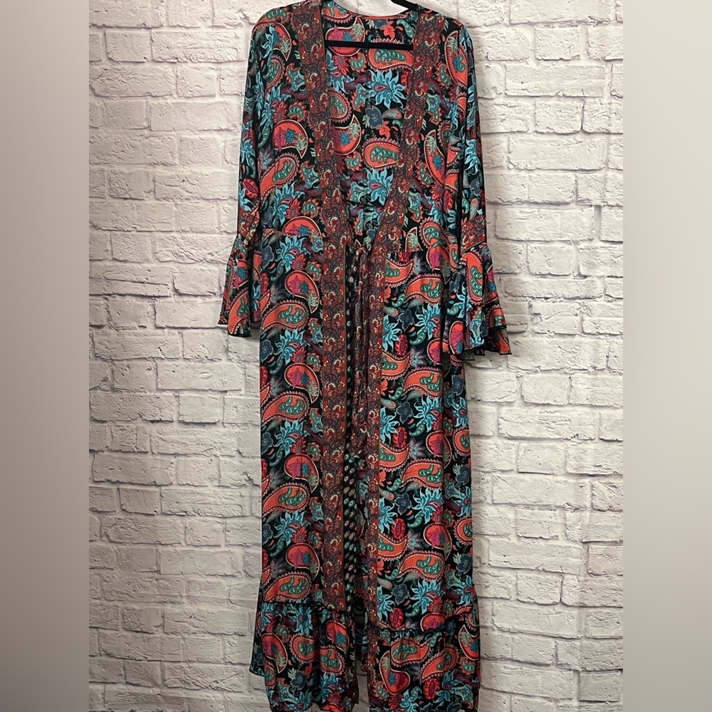 0895.  🎉🎉Hostess Pick🎉🎉 100% Silk Colorful Paisley Kimono
